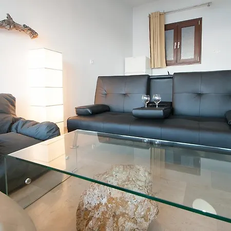 Vassilias Beach Aparthotel 2*