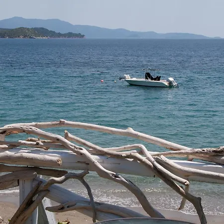 Lägenhetshotell Vassilias Beach 2*