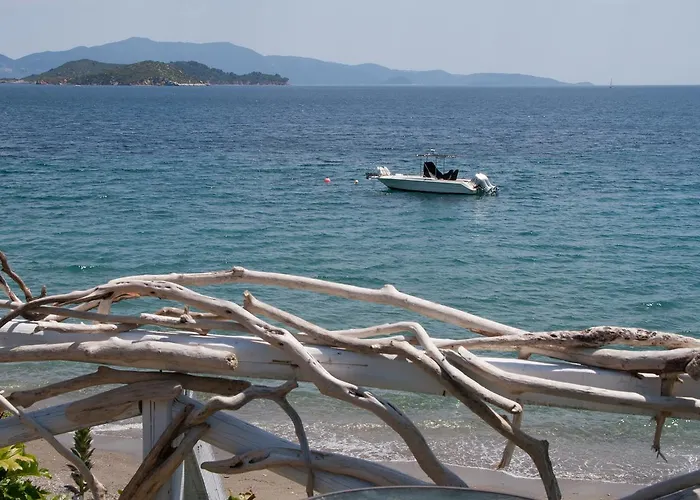 Ξενοδοχείο με διαμερίσματα Vassilias Beach 2*